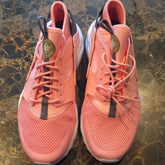 pink huaraches youth